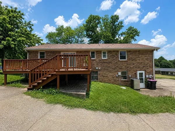 809 Laurel Dr, Clarksville, TN 37043