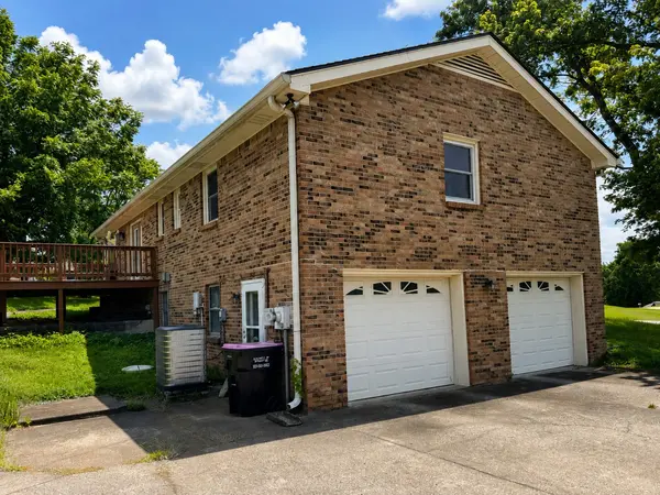 809 Laurel Dr, Clarksville, TN 37043