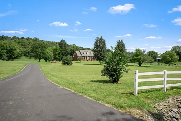 206 Hickerson Rd, Wartrace, TN 37183
