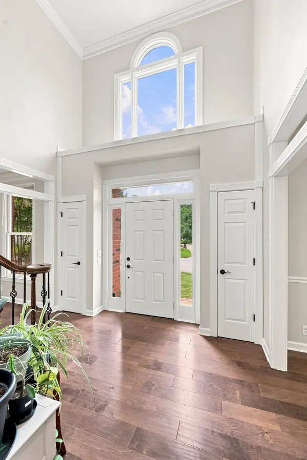 8009 Montcastle Dr, Nashville, TN 37221