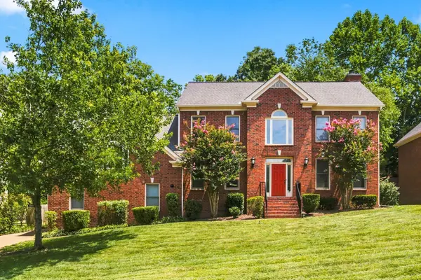 8009 Montcastle Dr, Nashville, TN 37221