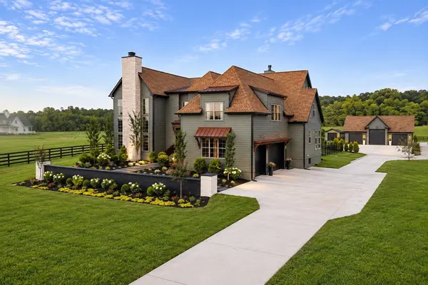 10729 Versailles Rd, Rockvale, TN 37153
