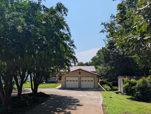 300 Lake Forest Lane, Spring City, TN 37381