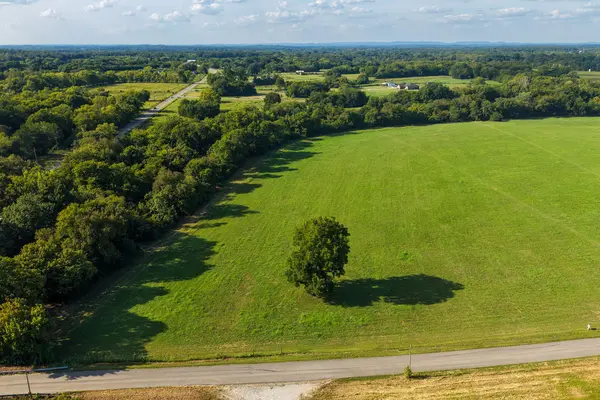 1304 Wallace Thompson Road, Lewisburg, TN 37091