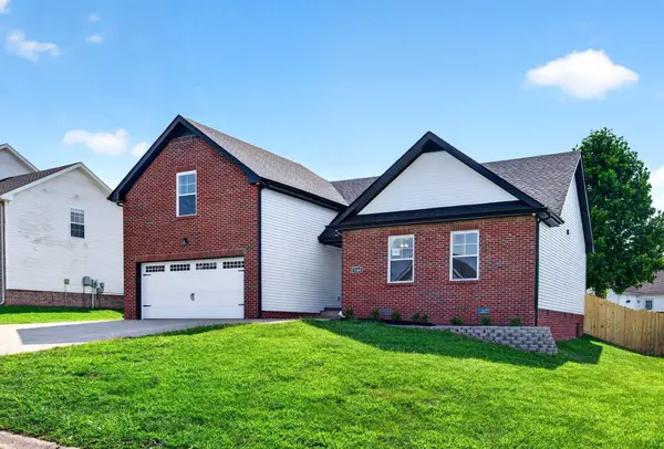 1240 Fossil Dr, Clarksville, TN 37040