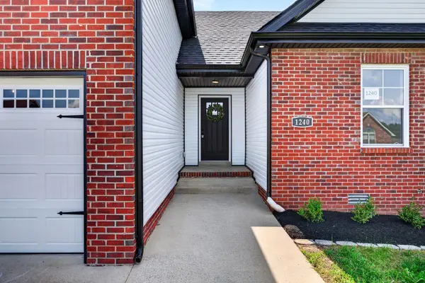 1240 Fossil Dr, Clarksville, TN 37040