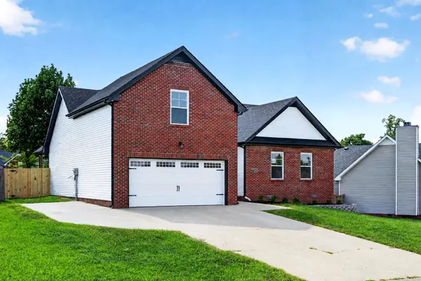 1240 Fossil Dr, Clarksville, TN 37040