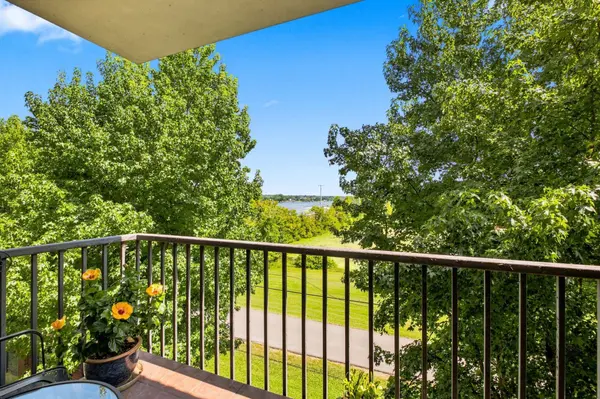 200 Sanders Ferry Rd #1303, Hendersonville, TN 37075