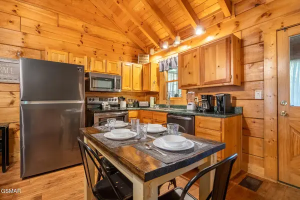 713 Harrier Court Way, Pigeon Forge, TN 37863