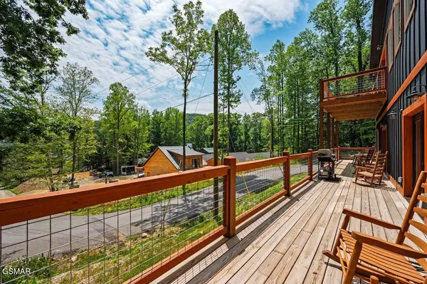 450 Winfield Heights Road, Gatlinburg, TN 37738
