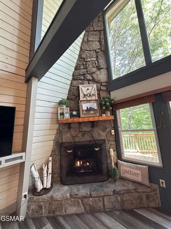 1116 Alpenrose Drive, Gatlinburg, TN 37738