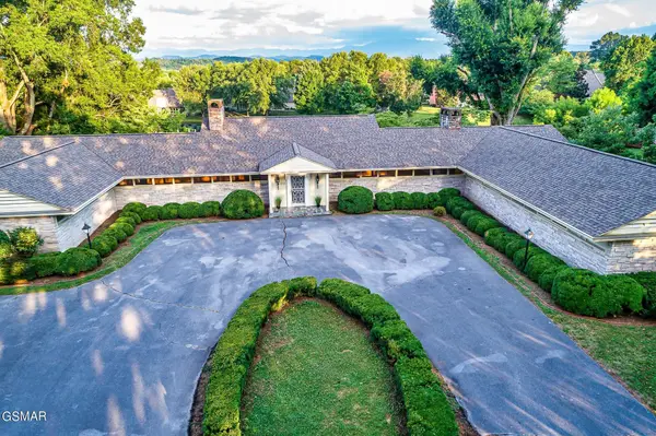 312 Paine Lake Drive, Sevierville, TN 37862