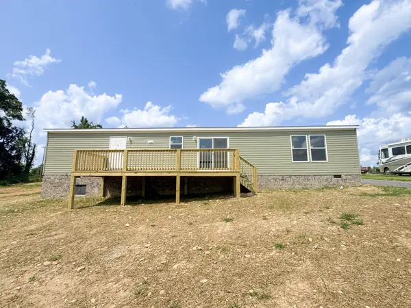 923 White Springs Rd, Lafayette, TN 37083