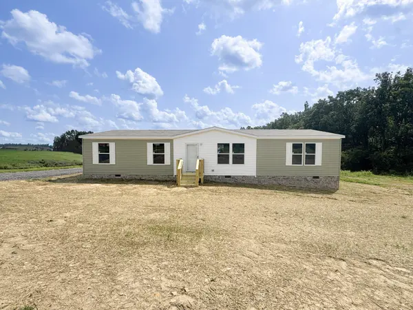 923 White Springs Rd, Lafayette, TN 37083