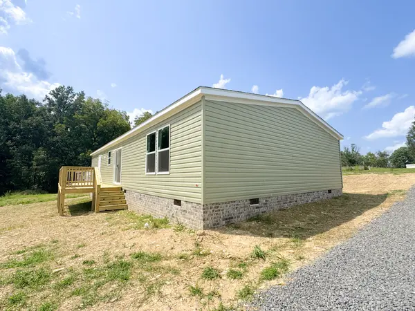 923 White Springs Rd, Lafayette, TN 37083