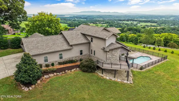 1041 Hilltop Lane, Kodak, TN 37764