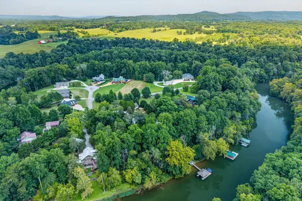 18 Admiral Ln, Rock Island, TN 38581