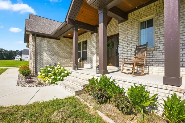 114 Hurst Dr, Leoma, TN 38468