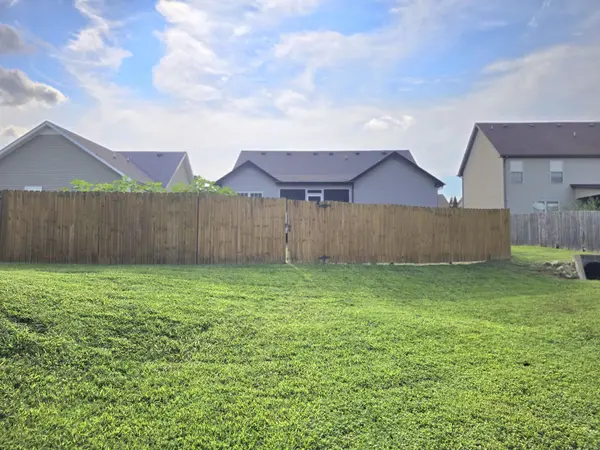 3735 Gray Fox Dr, Clarksville, TN 37040