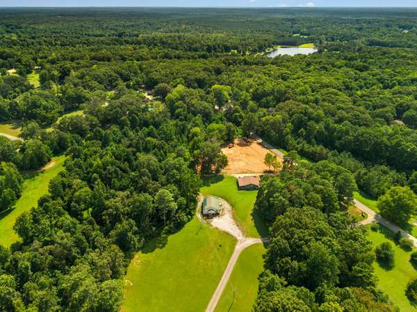 89 Leach Rd, Huntingdon, TN 38344