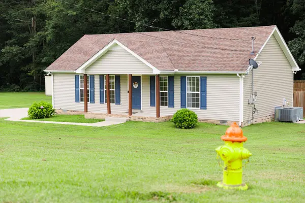 1421 Saint Paul Rd, Charlotte, TN 37036