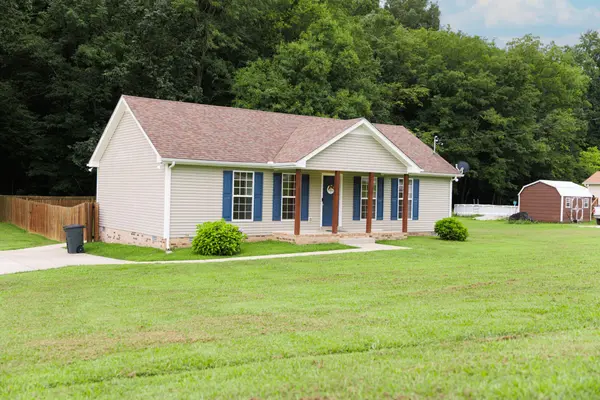 1421 Saint Paul Rd, Charlotte, TN 37036