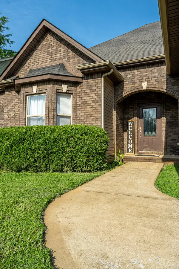 2394 Senseney Dr, Clarksville, TN 37042
