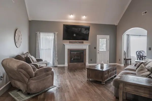 2394 Senseney Dr, Clarksville, TN 37042