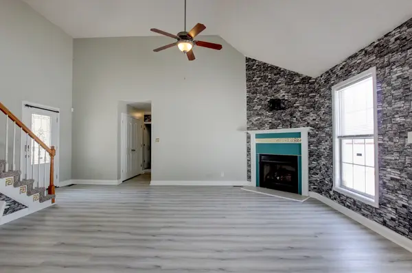 3660 S Naples Ct, Clarksville, TN 37040
