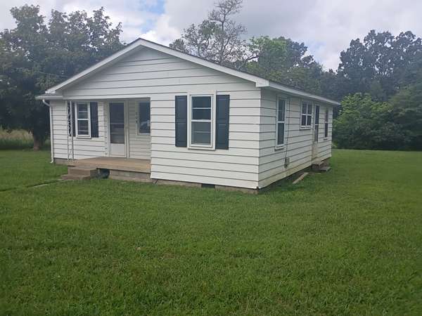 305 Marbury Rd, Tullahoma, TN 37388