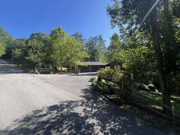 29 Scenic Woods Way, Sevierville, TN 37876