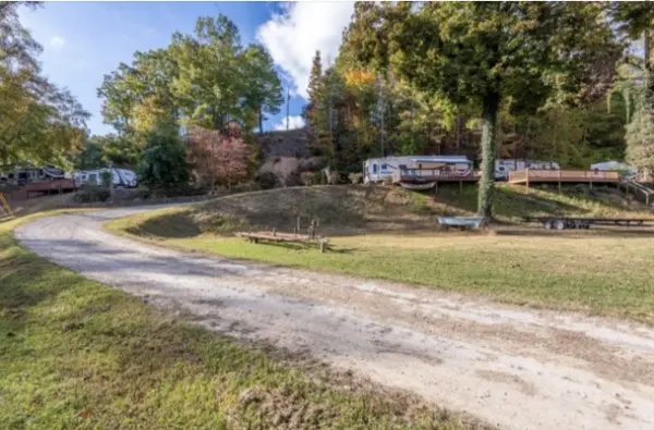 44 Camp Ln, Waverly, TN 37185