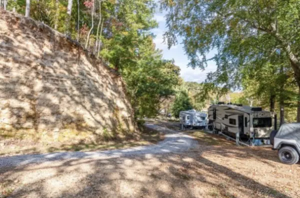 44 Camp Ln, Waverly, TN 37185