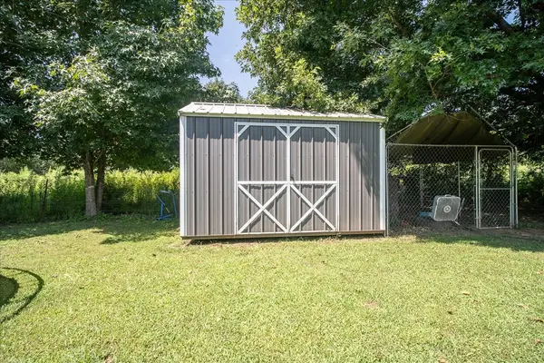 23 Sanders Dr, Leoma, TN 38468