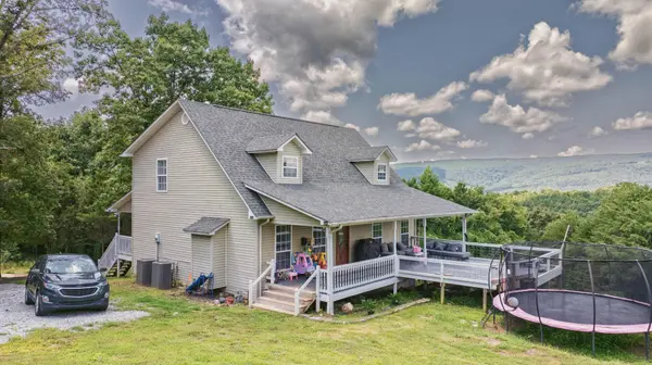 290 J L Davis Lane, Evensville, TN 37332