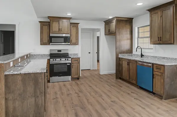 216 DJ Dr, Lafayette, TN 37083