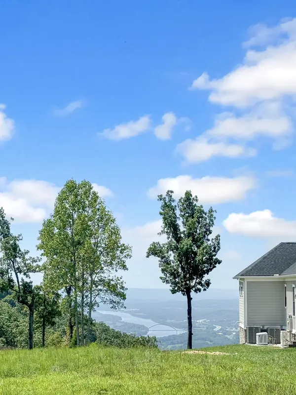 815 River Bluffs Drive, Jasper, TN 37347