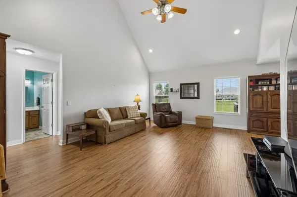 1983 Young Ln, Chapel Hill, TN 37034