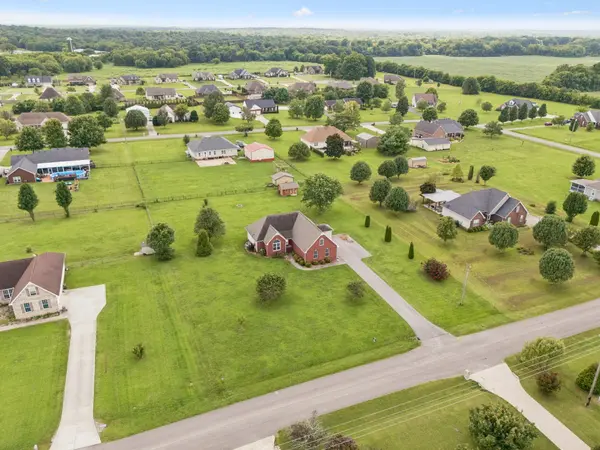 1983 Young Ln, Chapel Hill, TN 37034