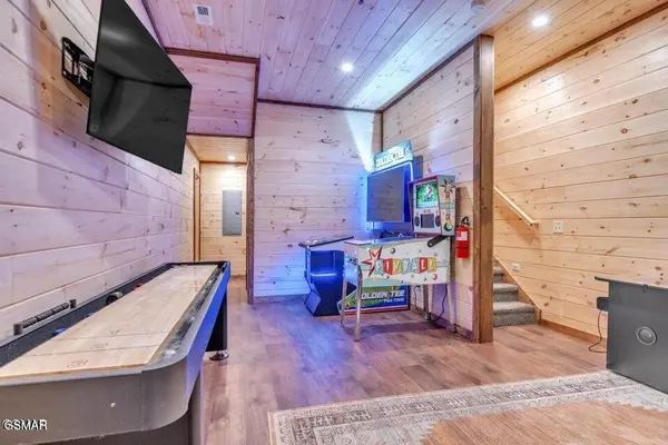727 Nighthawk Way, Pigeon Forge, TN 37863