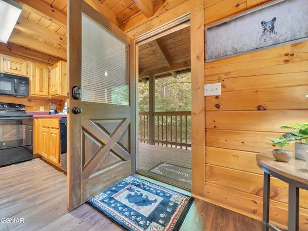 709 Gray Hawk Way, Pigeon Forge, TN 37863