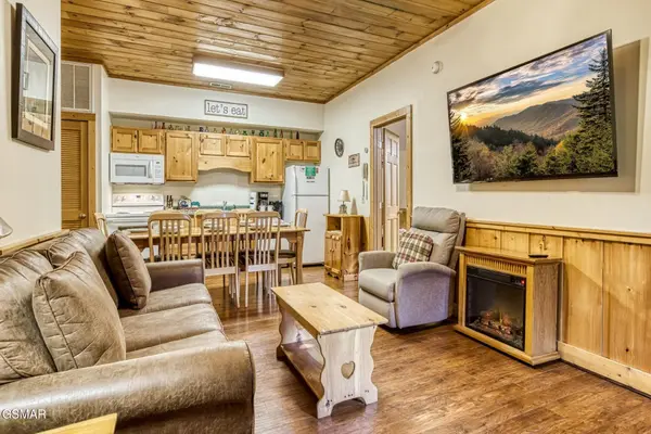 679 Eagles Boulevard Way, Pigeon Forge, TN 37863
