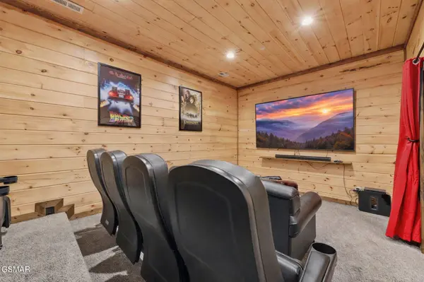 3227 White Falcon Way, Pigeon Forge, TN 37863
