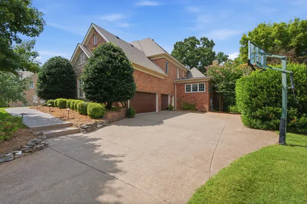 8218 Holly Rd, Brentwood, TN 37027