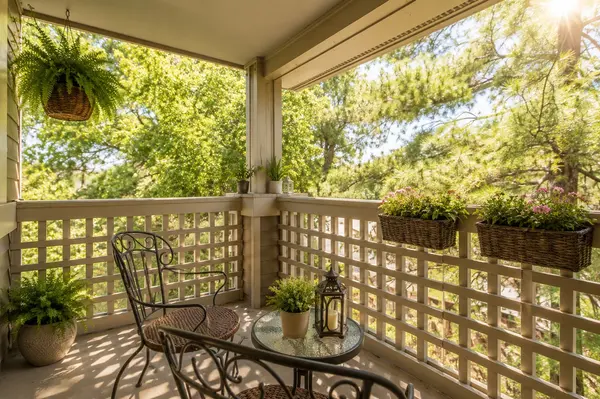 282 Hillsboro Pl, Nashville, TN 37215