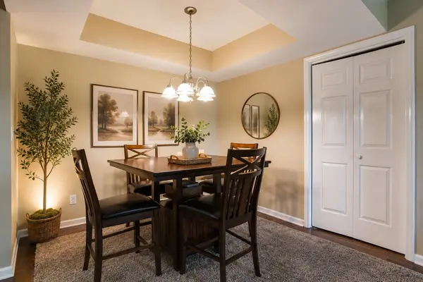 282 Hillsboro Pl, Nashville, TN 37215