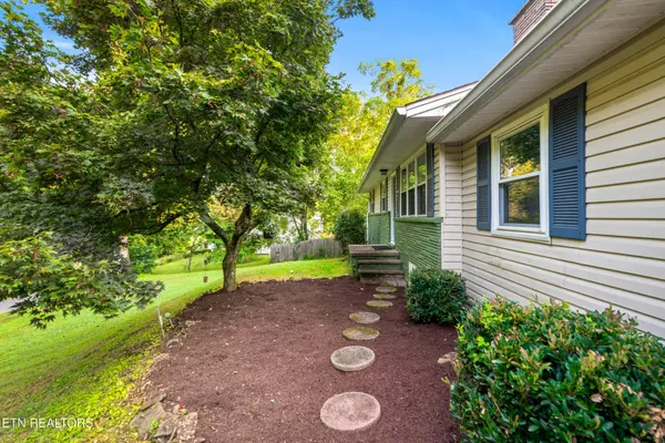2404 Belt Rd, Knoxville, TN 37920