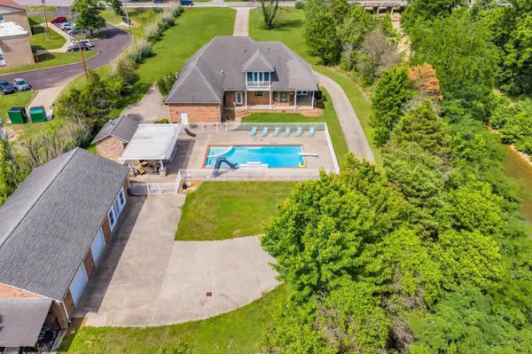 202 North Clydeton Road, Waverly, TN 37185