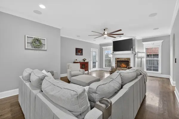 607 Southshore Pt, Mount Juliet, TN 37122