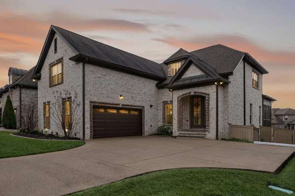 607 Southshore Pt, Mount Juliet, TN 37122